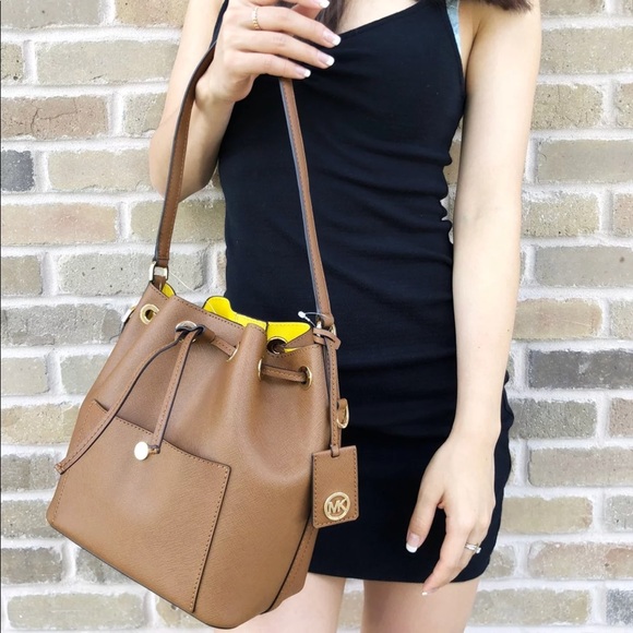 Gaby’sBags👜💕-NWT Michael Kors Bucket Bag 💕 - Picture 4 of 8